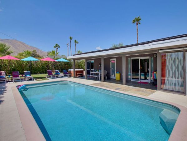 Palm Springs Home 984074