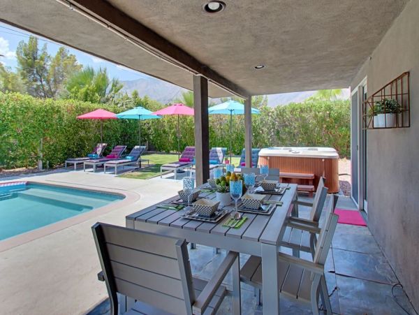 Palm Springs Home 984074