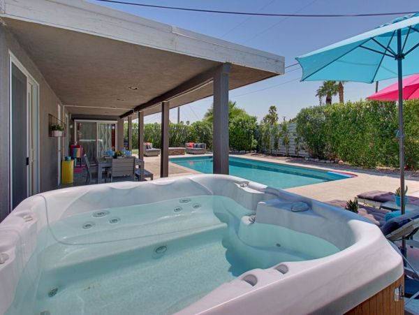 Palm Springs Home 984074