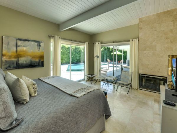 Palm Springs Home 984075