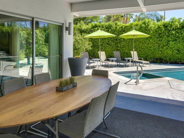 Palm Springs Home 984075