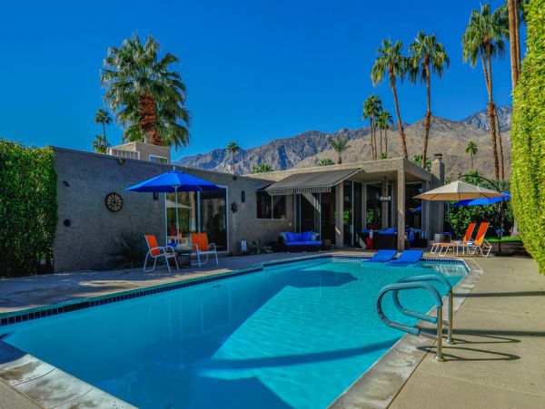 Palm Springs Home 984076