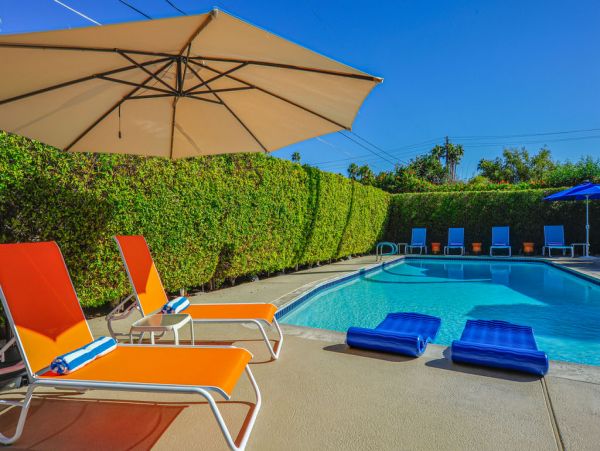 Palm Springs Home 984076