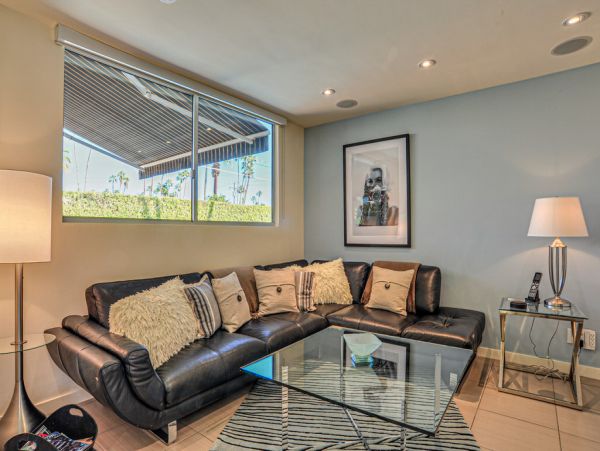 Palm Springs Home 984076