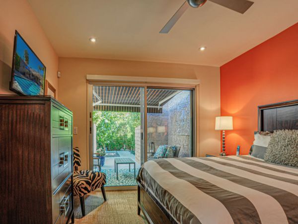 Palm Springs Home 984076