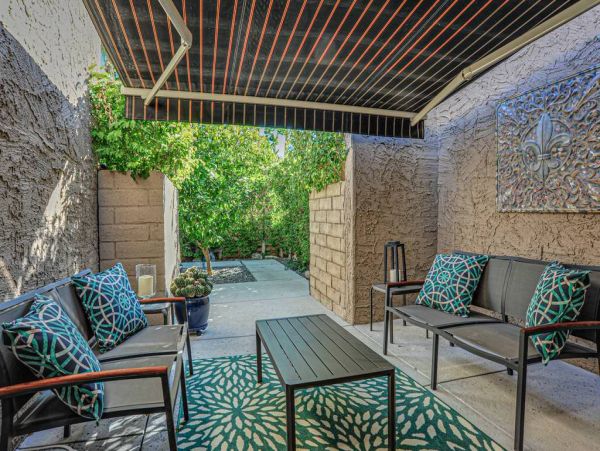 Palm Springs Home 984076