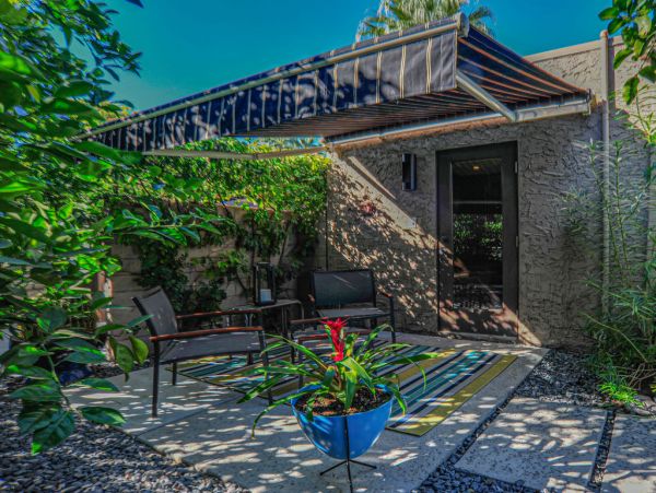 Palm Springs Home 984076
