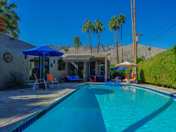 Palm Springs Home 984076