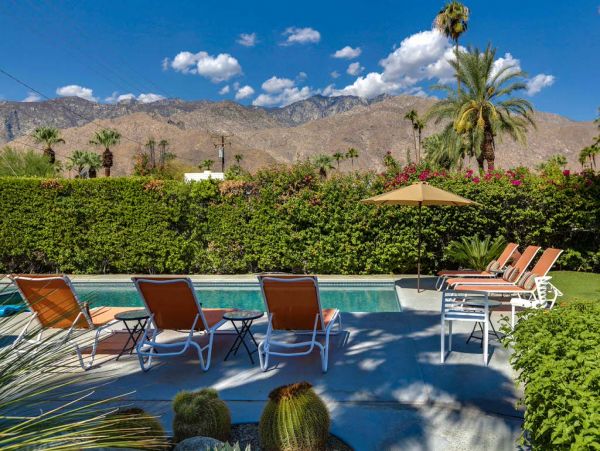 Palm Springs Home 984077
