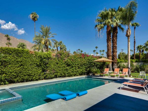 Palm Springs Home 984077