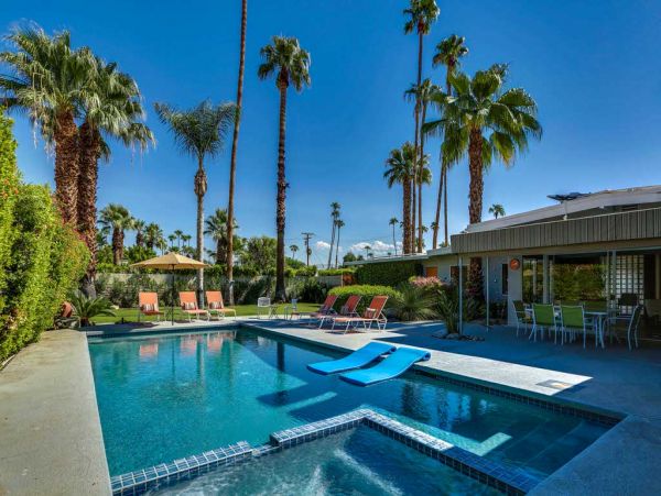 Palm Springs Home 984077