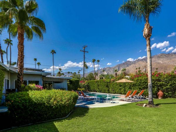 Palm Springs Home 984077