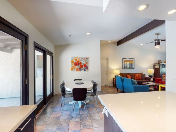 Palm Springs Home 984078