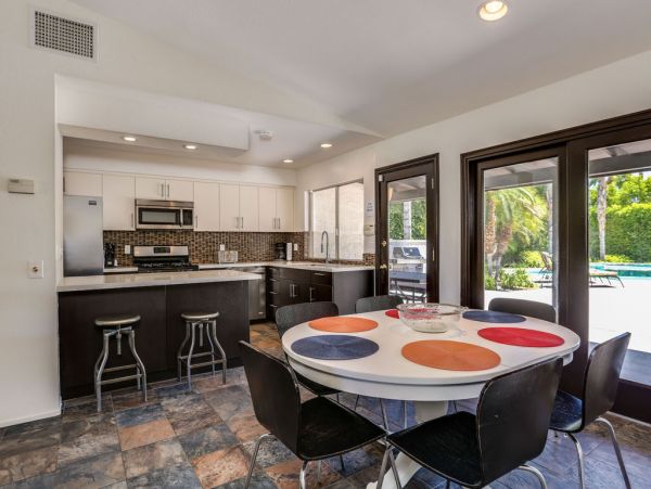 Palm Springs Home 984078
