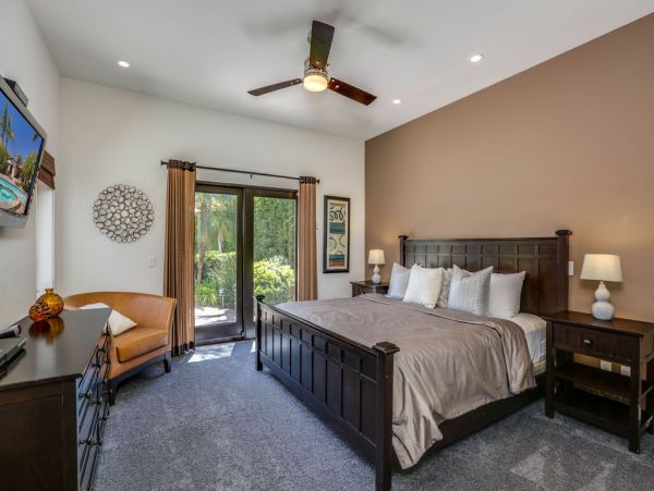 Palm Springs Home 984078