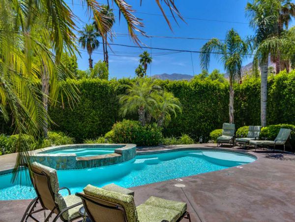 Palm Springs Home 984078