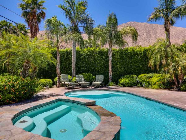 Palm Springs Home 984078