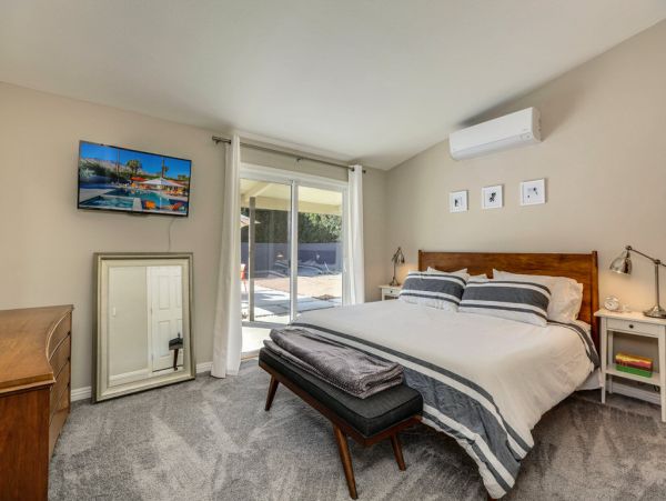 Palm Springs Home 984079
