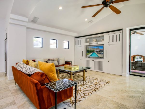 Palm Springs Home 984082