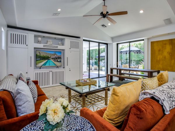 Palm Springs Home 984082