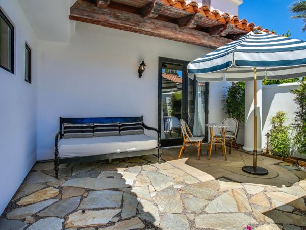 Palm Springs Home 984082