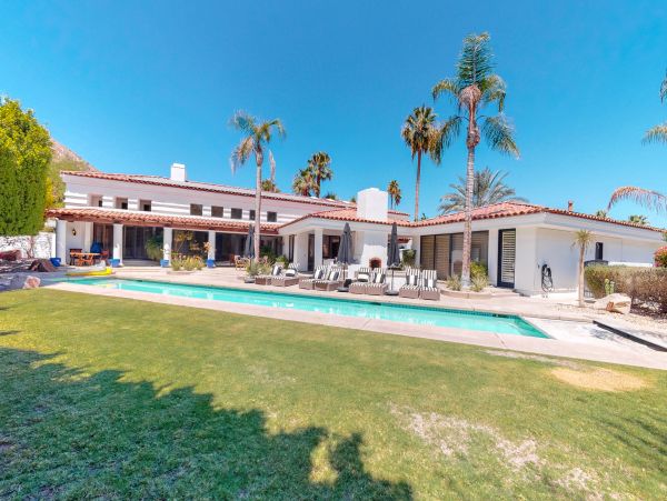 Palm Springs Home 984082