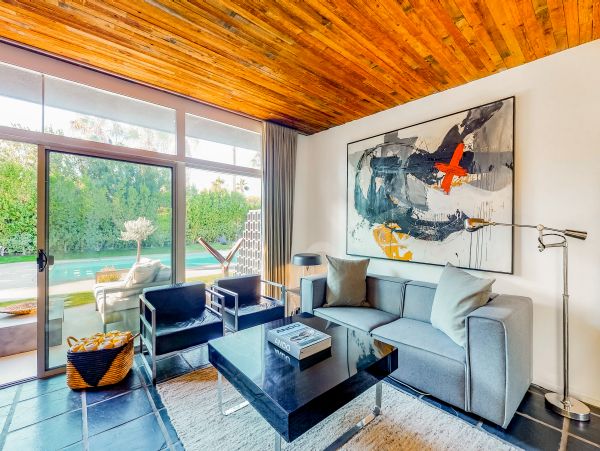 Palm Springs Home 984085