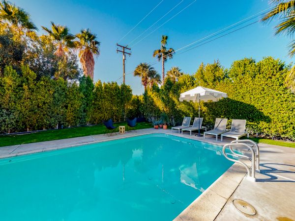Palm Springs Home 984085