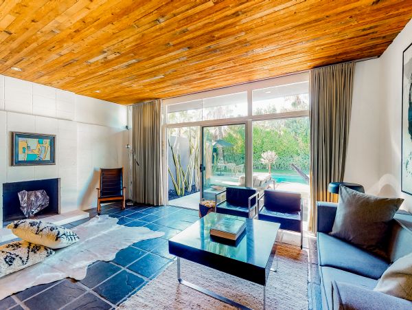 Palm Springs Home 984085