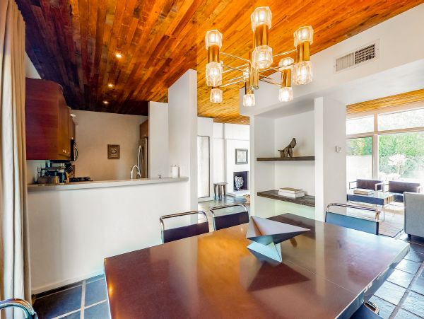 Palm Springs Home 984085