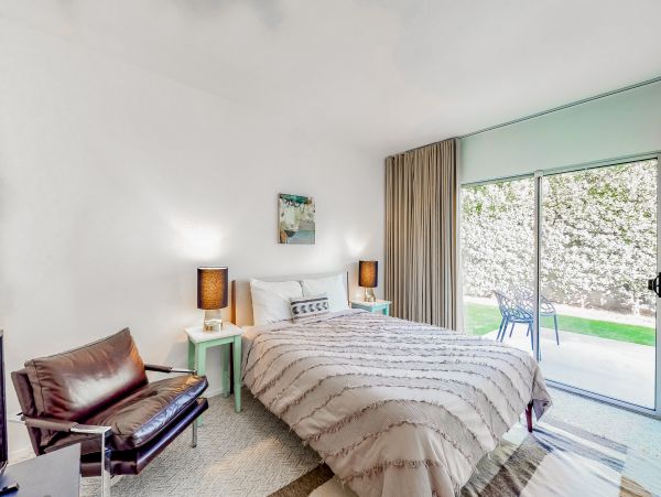 Palm Springs Home 984085