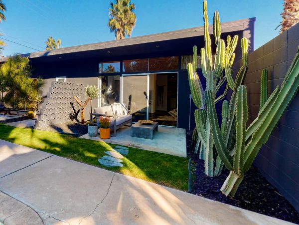 Palm Springs Home 984085