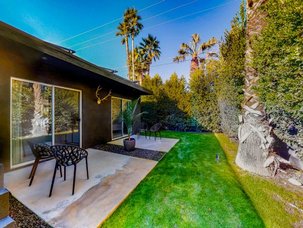 Palm Springs Home 984085