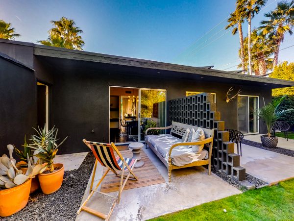 Palm Springs Home 984085