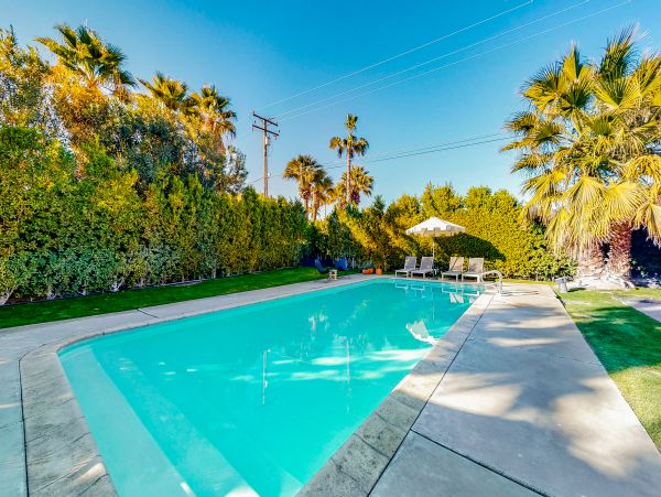 Palm Springs Home 984085