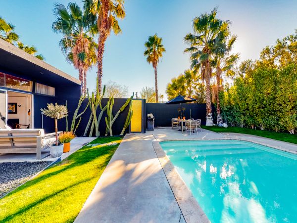 Palm Springs Home 984085