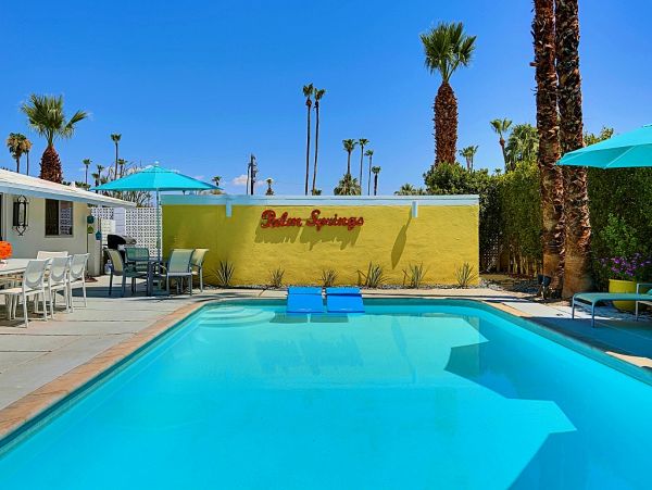 Palm Springs Home 984086