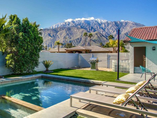 Palm Springs Home 984089