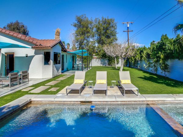 Palm Springs Home 984089