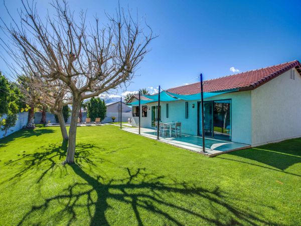 Palm Springs Home 984089