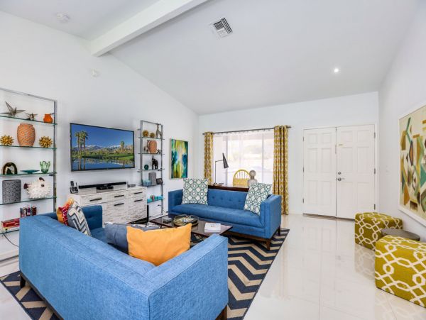 Palm Springs Home 984089