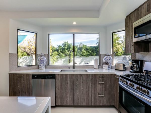 Palm Springs Home 984089