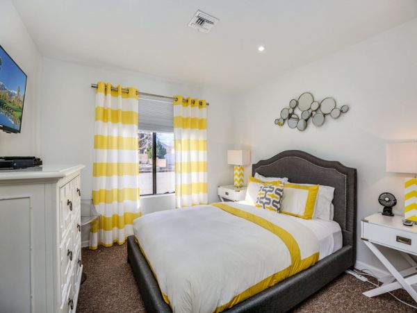 Palm Springs Home 984089