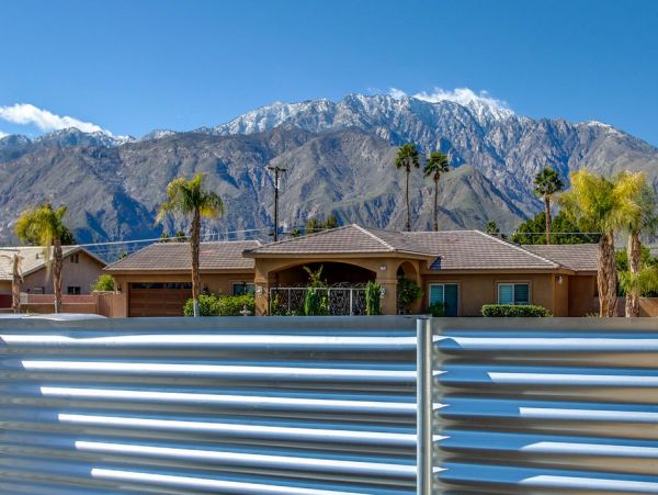 Palm Springs Home 984089