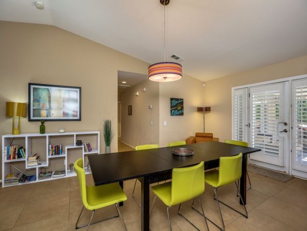 Palm Springs Home 984090