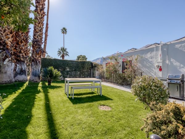Palm Springs 4 Bedroom Pool Home Sleeps 8