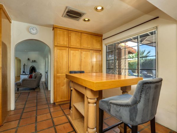 Palm Springs Home 984093