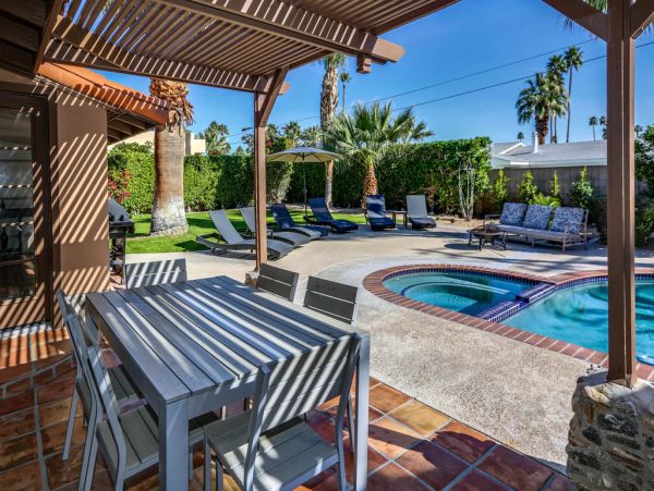 Palm Springs Home 984093