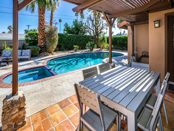 Palm Springs Home 984093