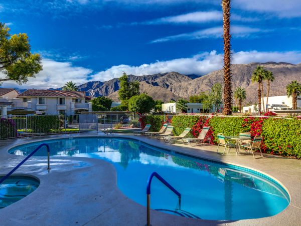 Palm Springs Home 984094